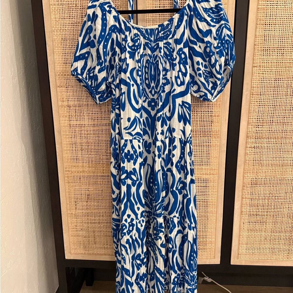 Velvet Blue and White Floral Puff-Sleeve Maxi Dress with Tiered Skirt - Picture 2 of 11